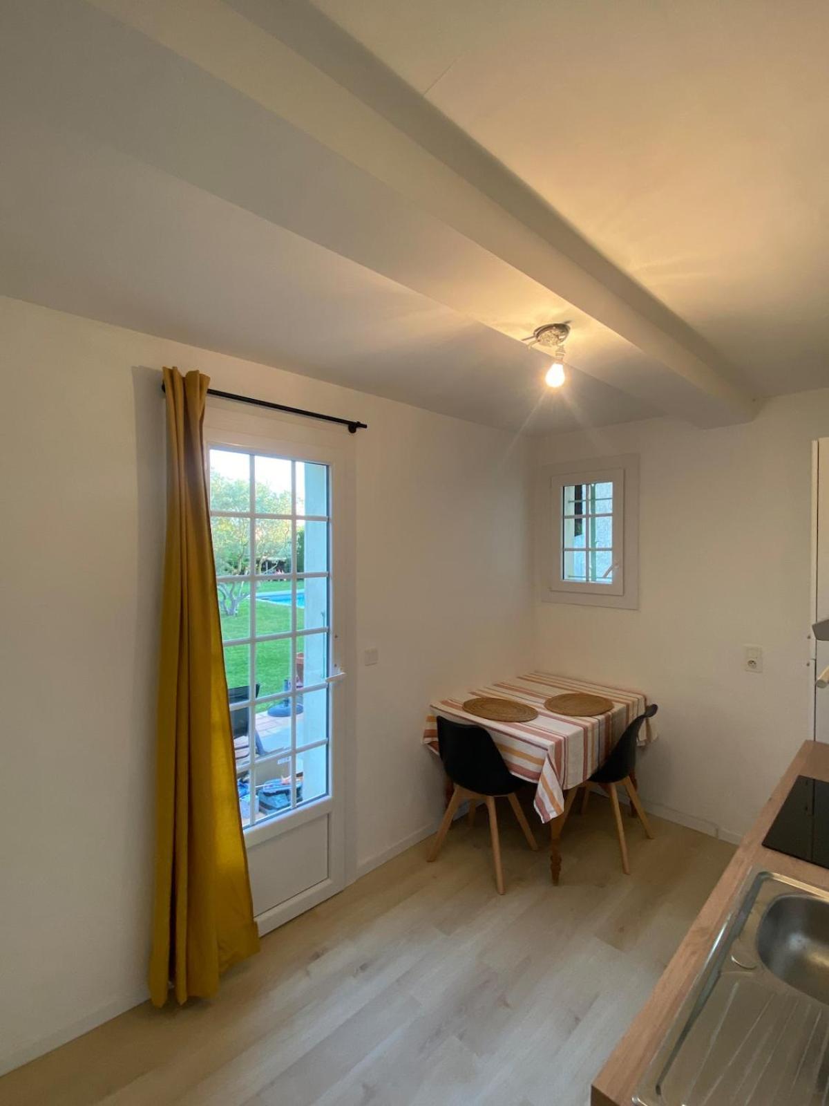 Studio En Provence Avec Piscine La Barben エクステリア 写真